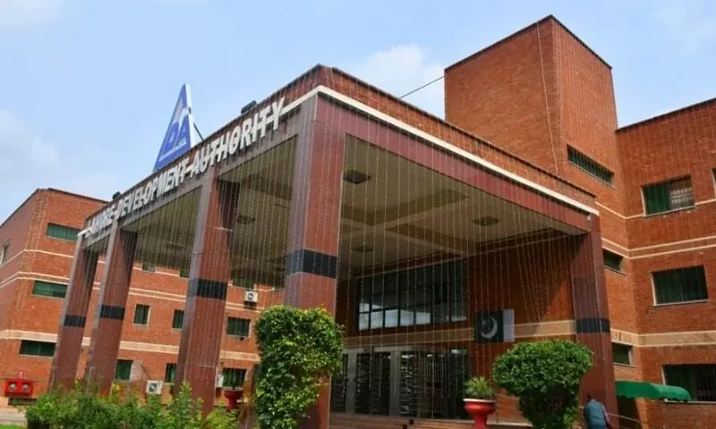LDA Building, Johar town Lahore (Near Expo Center)